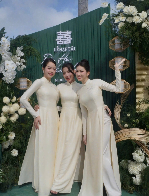 ÁO DÀI BÊ LỄ 25
